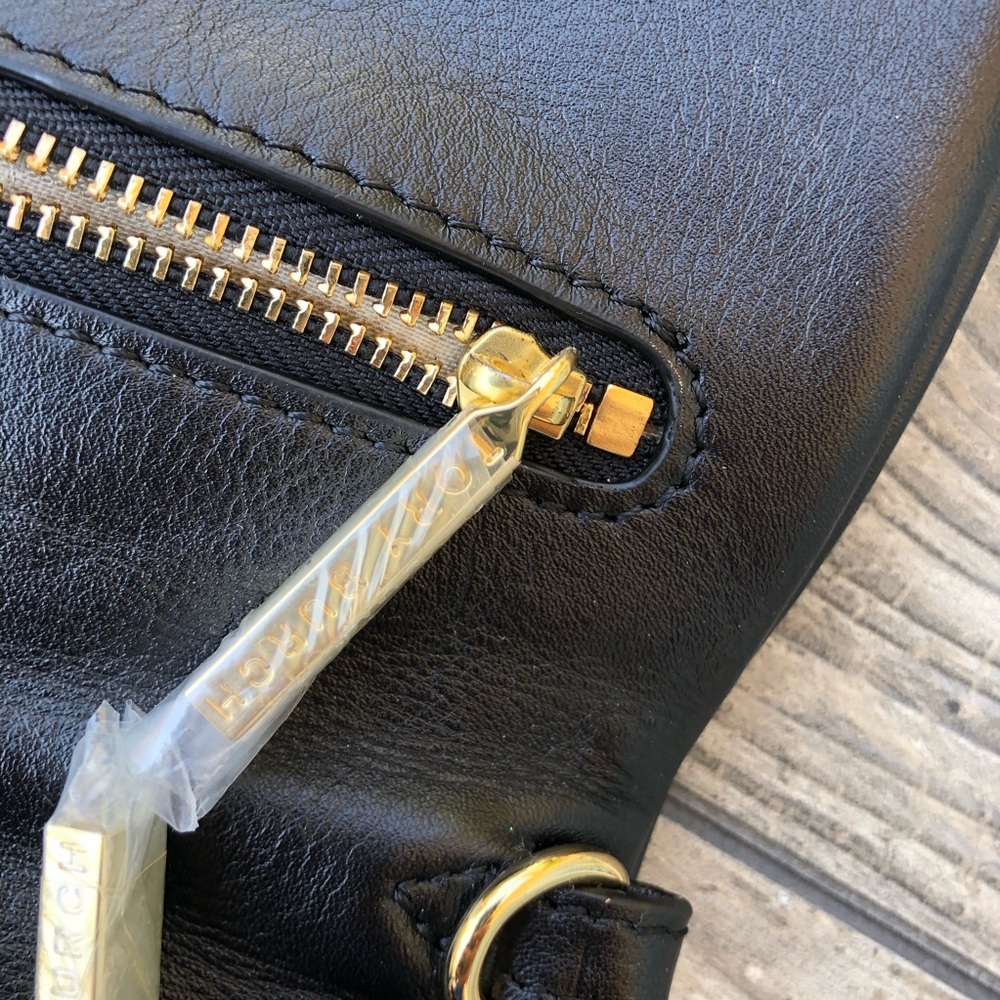 🌟HP🌟Tory Burch Reva Clutch Black/Gold NWT - Picture 9 of 12